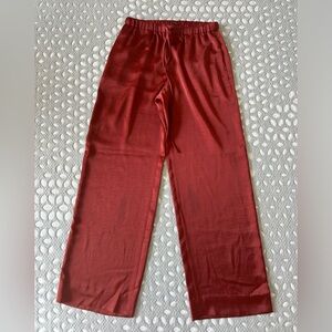 Banana Republic silky red pants with a loose, straight leg fit. Size XS stretchy